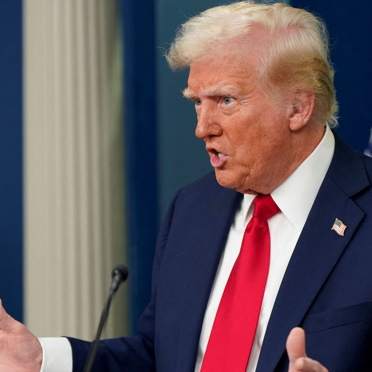 ترامب: هناك أسطول حربي (أرمادا) يتجه نحو أيران الأن، آمل ان يبرموا صفقةً.